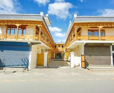 Hotel Dimbir Regency Leh Exteriör bild