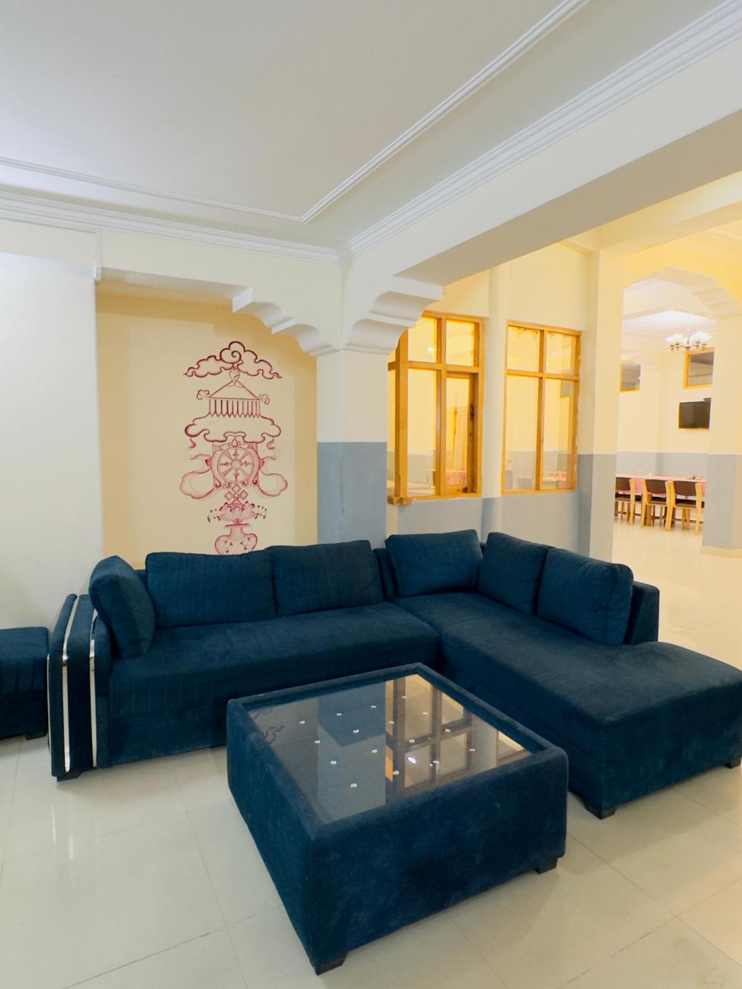 Hotel Dimbir Regency Leh Exteriör bild